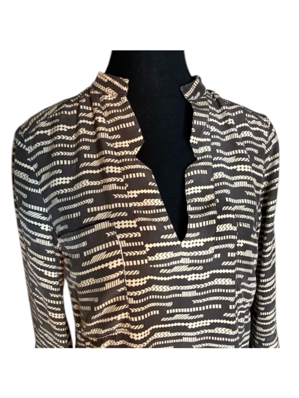 RACHEL MARA Grey Cream Silk Blouse Abstract Stripes V Notch Split Neck Medium